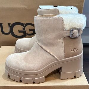UGG BROOKLYN BUCKLE PLATFORM BOOTS IN SAND SZ 7.5 , 9.5 NEW IN BOX